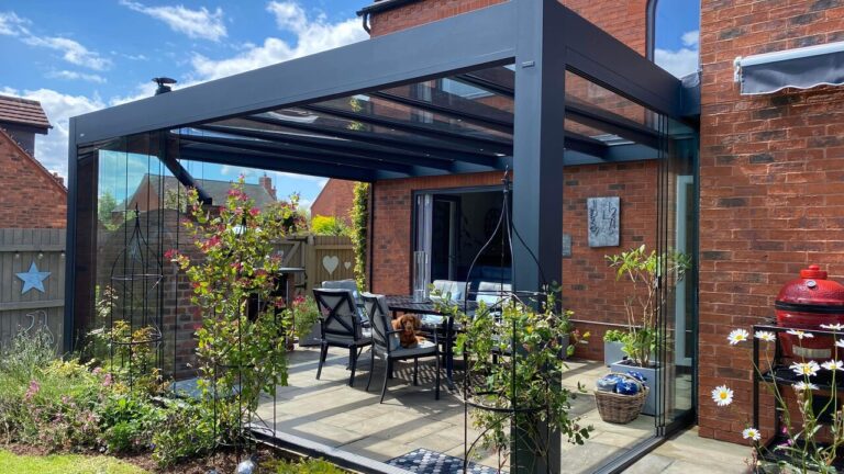 medium vue pod with glass roof and glazing