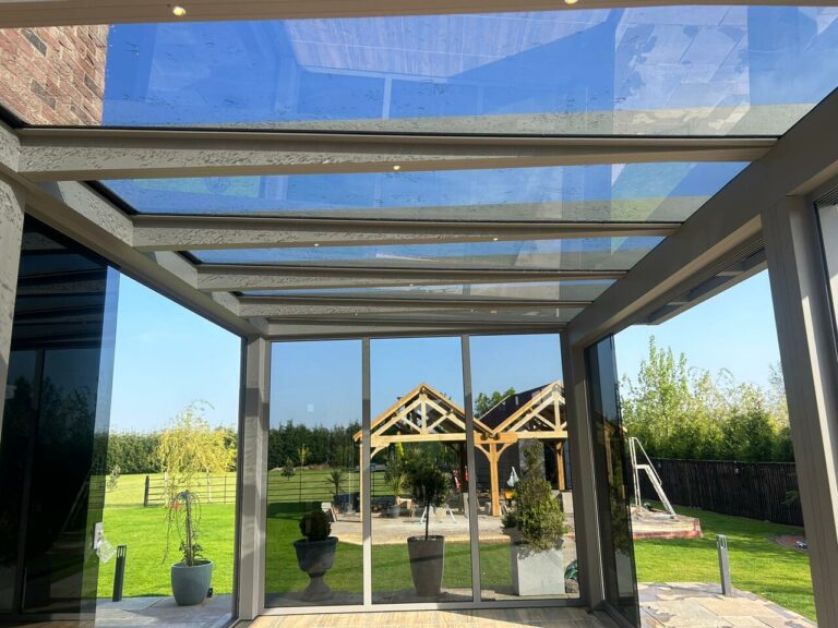 vue grande glass room in grey
